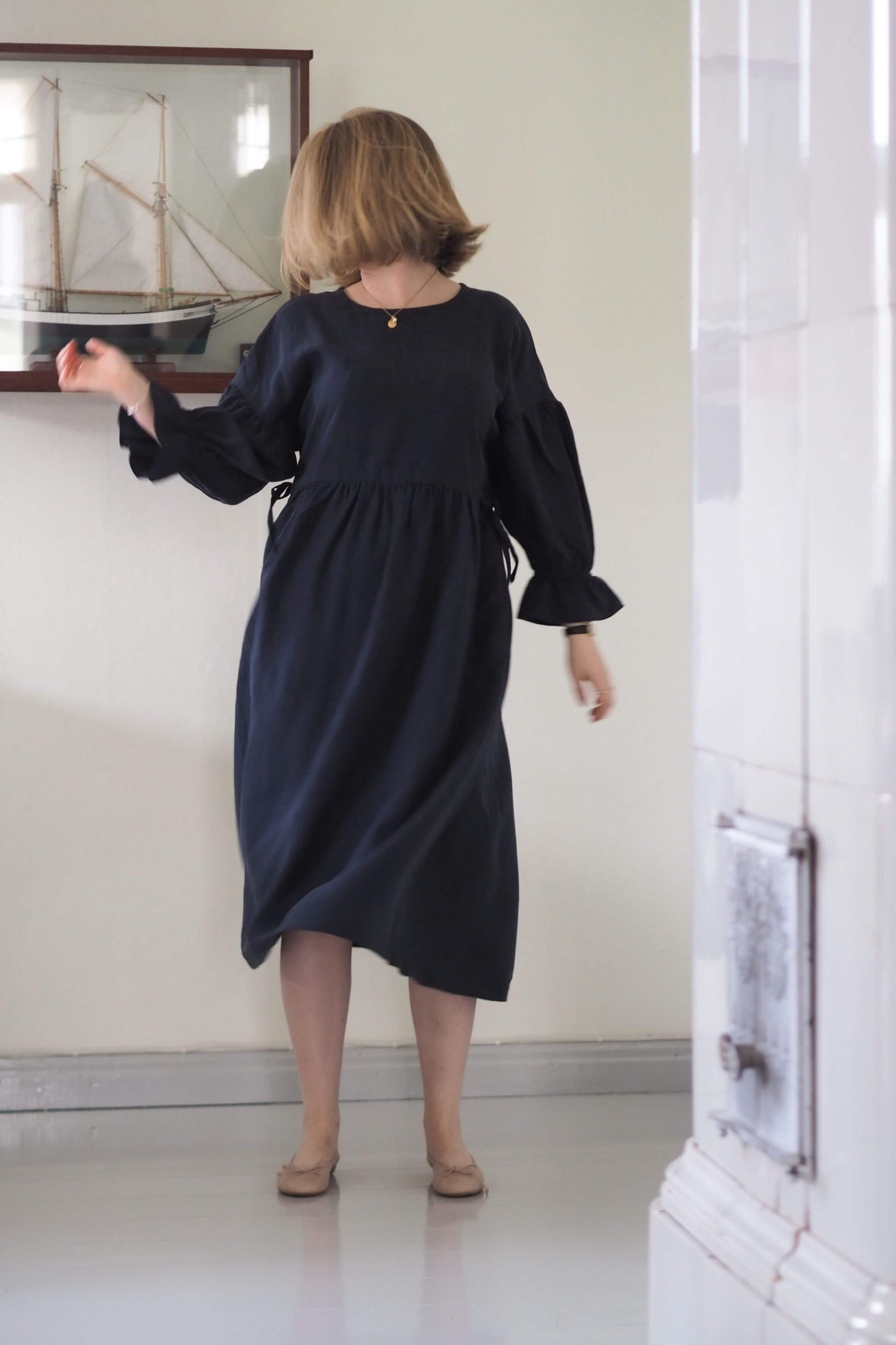 Amélie mekko, Tummansininen