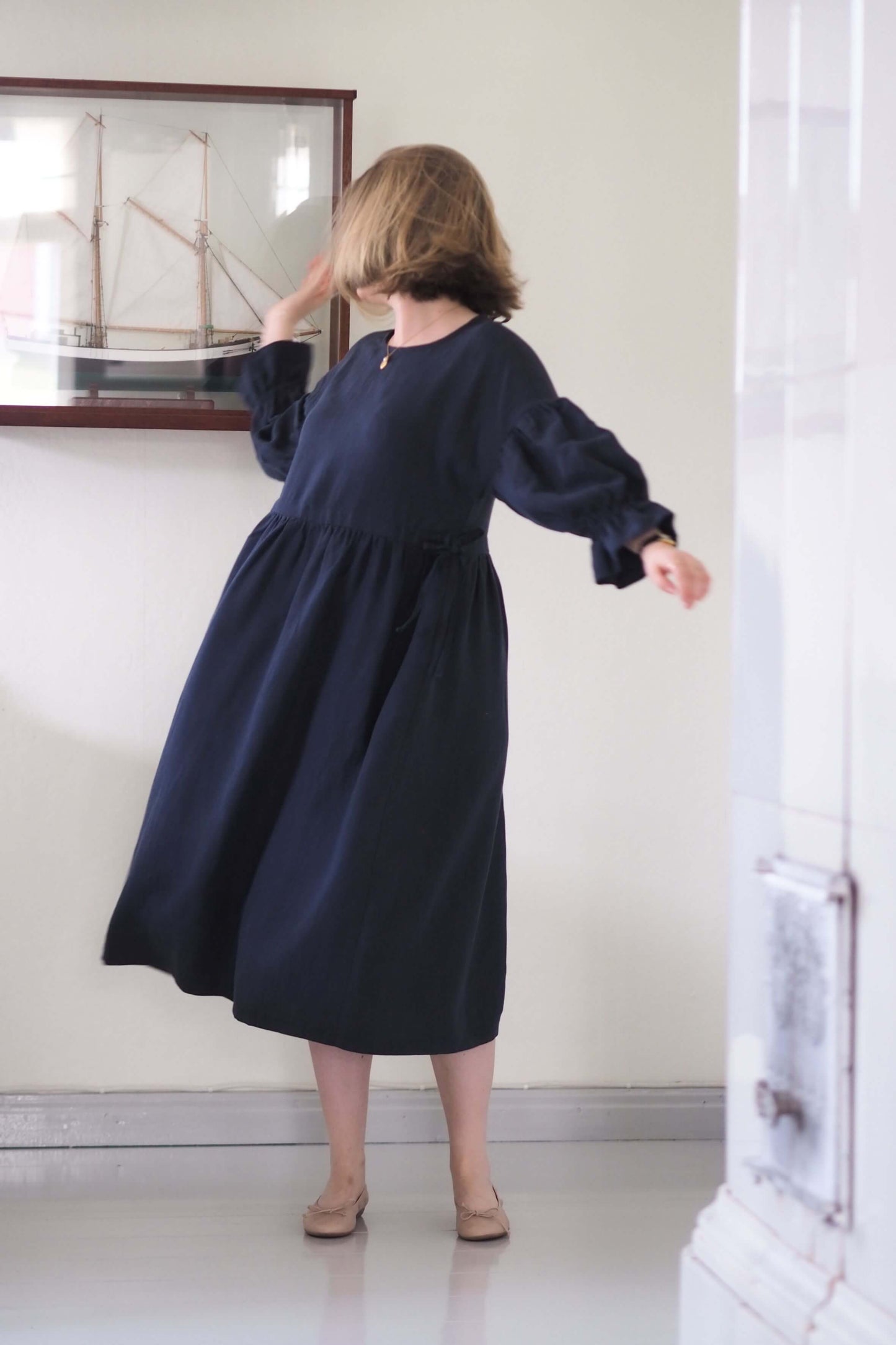 Amélie mekko, Tummansininen